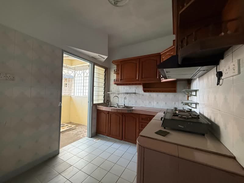 Apartment for Sale at Pangsapuri Mawar Sari - Azli Ibrahim - Kitchen - PropertyGuru.com.my