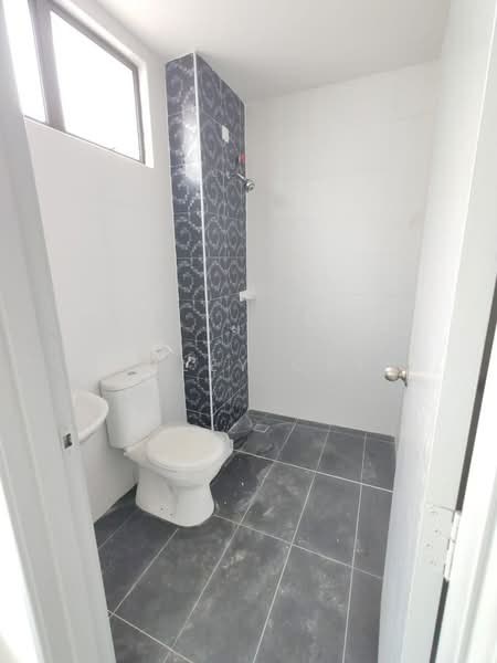 2-storey Terraced House for Sale in Taman Puteri Wangsa (Ulu Tiram) - Calley Chin - Bathroom - PropertyGuru.com.my