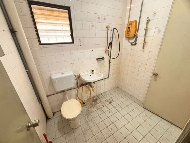 Rumah Teres 2 Tingkat untuk Dijual di Bandar Country Homes (Rawang) - Elwin Mah - Bathroom - PropertyGuru.com.my