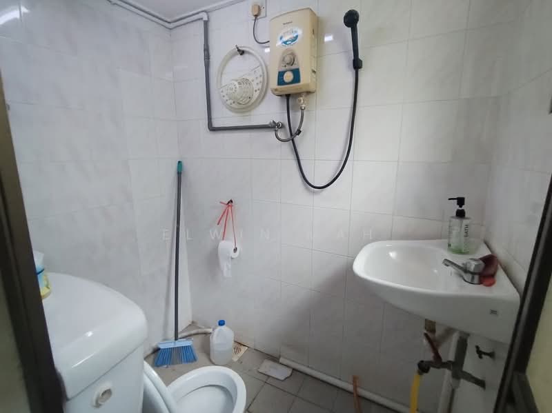 2-storey Terraced House for Sale in Bandar Country Homes (Rawang) - Elwin Mah - Bathroom - PropertyGuru.com.my