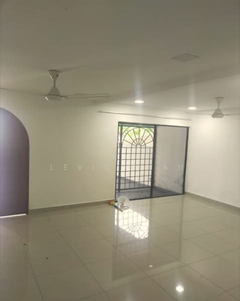 Rumah Teres 2 Tingkat untuk Disewa di Taman Puchong Indah (Puchong) - Levis Chan - Living Room - PropertyGuru.com.my