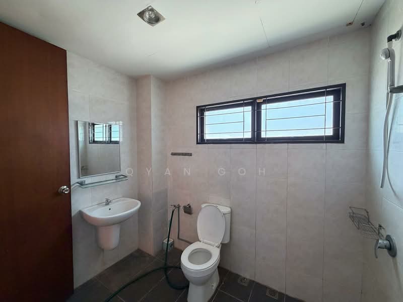 Rumah Teres 3 Tingkat untuk Dijual di Taman Desa Green (Jelutong) - Qyan Goh - Bathroom - PropertyGuru.com.my