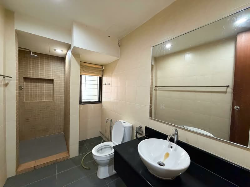 Rumah Teres 3 Tingkat untuk Dijual di Taman Desa Green (Jelutong) - Qyan Goh - Bathroom - PropertyGuru.com.my