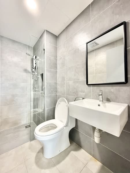 Servis Apartment untuk Disewa di 121 Residences - Jimmy Haryzul - Bathroom - PropertyGuru.com.my