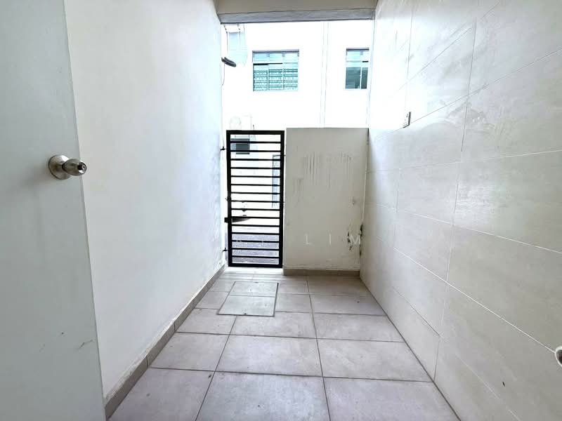 Rumah Teres 2 Tingkat untuk Dijual di Taman Sutera Utama (Skudai) - Karl Lim - Entrance - PropertyGuru.com.my