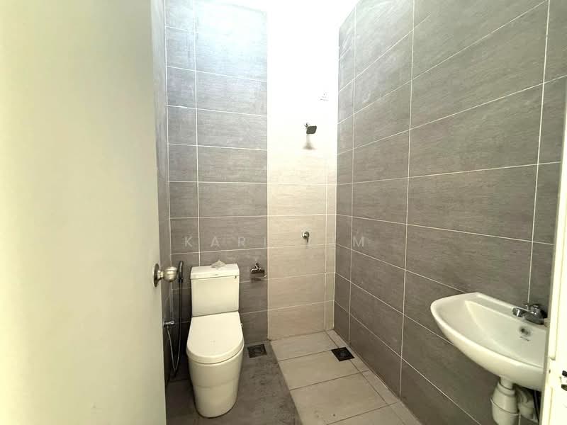 Rumah Teres 2 Tingkat untuk Dijual di Taman Sutera Utama (Skudai) - Karl Lim - Bathroom - PropertyGuru.com.my