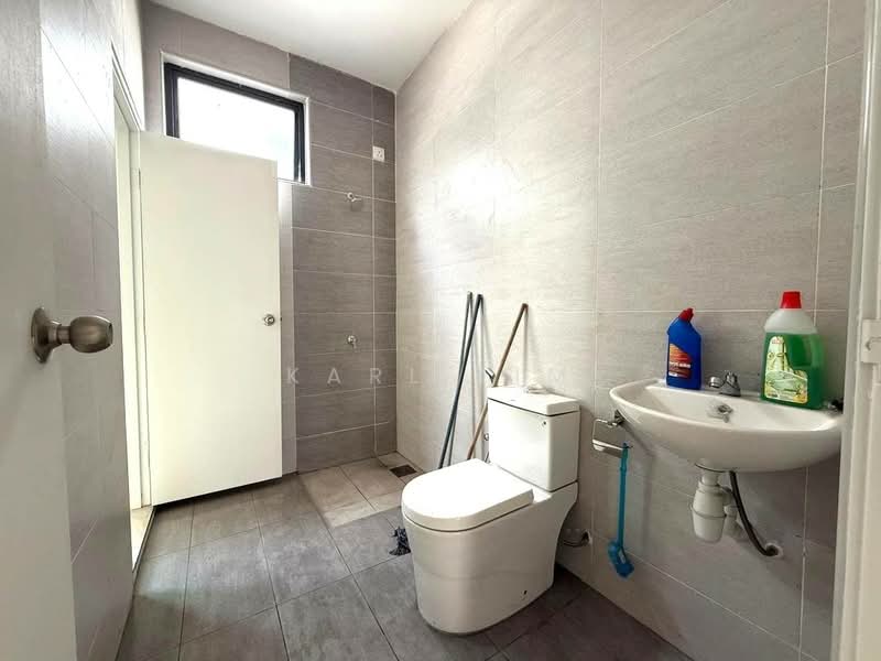 Rumah Teres 2 Tingkat untuk Dijual di Taman Sutera Utama (Skudai) - Karl Lim - Bathroom - PropertyGuru.com.my
