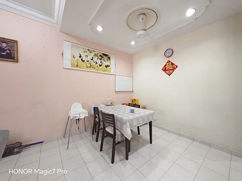 2-storey Terraced House for Sale in Taman Setia Indah (Tebrau) - Min Kong - Dining Room - PropertyGuru.com.my