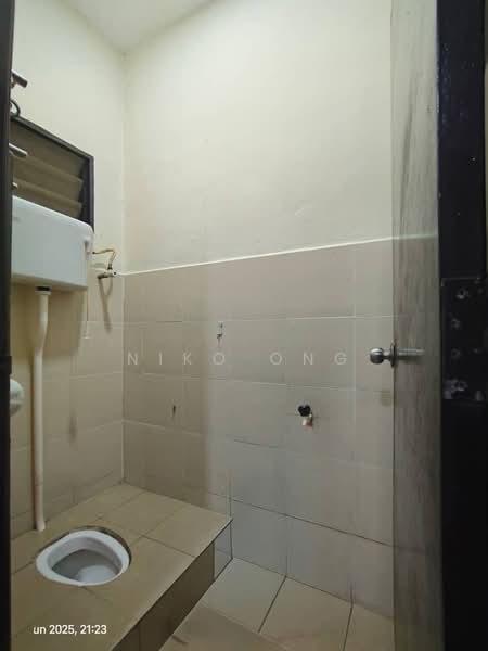 2-storey Terraced House for Sale in Taman Scientex Pasir Gudang (Pasir Gudang) - Niko Ong - Bathroom - PropertyGuru.com.my