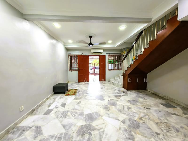 2-storey Terraced House for Sale in Taman Kosas (Ampang) - Abid Sabarudin - Living Room - PropertyGuru.com.my