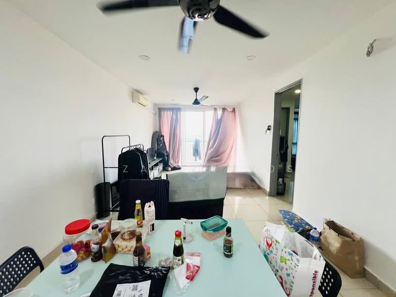 Kondominium untuk Dijual di Suasana Lumayan - Izzat Zamros - Living Room - PropertyGuru.com.my