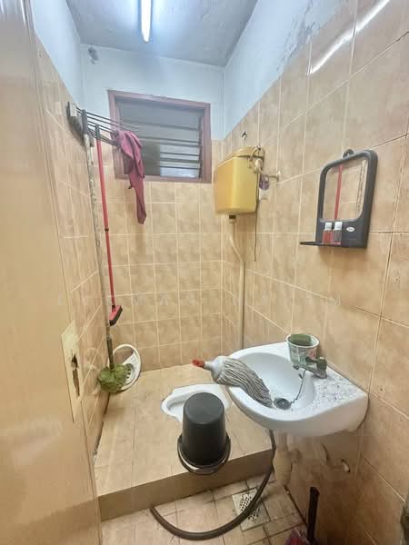 Shop for Sale in Bandar Saujana Putra (Tanjong Duabelas) - Lukman Hakim - PropertyGuru.com.my