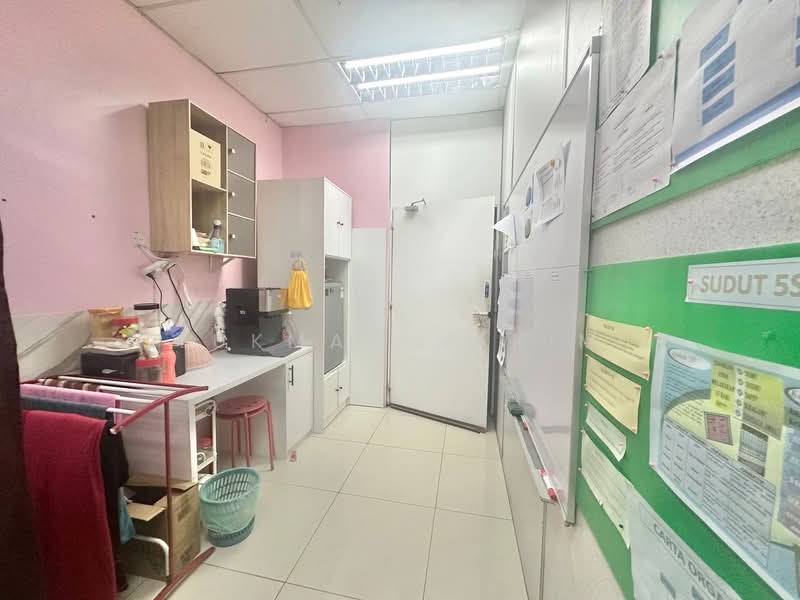 Shop for Sale in Bandar Saujana Putra (Tanjong Duabelas) - Lukman Hakim - PropertyGuru.com.my