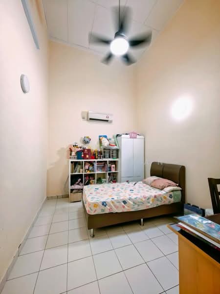 1-storey Terraced House for Sale in Taman Seri Austin (Tebrau) - Joyce Tan - Bedroom - PropertyGuru.com.my