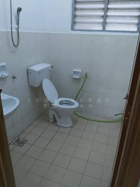 Pangsapuri untuk Disewa di Tropika Apartment - Yogesvaran Poovan - Bathroom - PropertyGuru.com.my