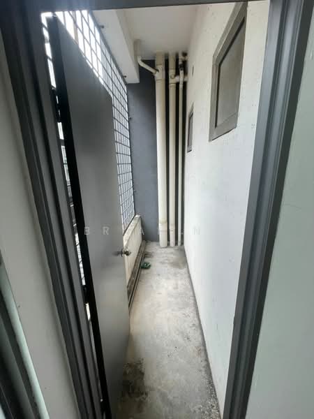 Shop / Office for Rent in Taman Tasik Damai (Sungai Besi) - Brian Ng - Corridor - PropertyGuru.com.my