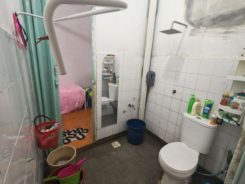 2-storey Terraced House for Sale in Taman Megah Ria (Masai) - Calley Chin - Bathroom - PropertyGuru.com.my