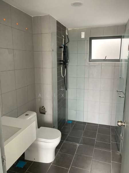 Servis Apartment untuk Disewa di E'Island Lake Haven - Alex Ho - Bathroom - PropertyGuru.com.my