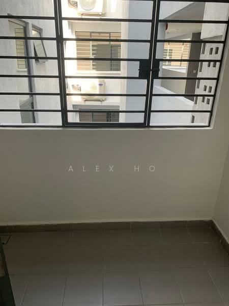 Servis Apartment untuk Disewa di E'Island Lake Haven - Alex Ho - Balcony - PropertyGuru.com.my