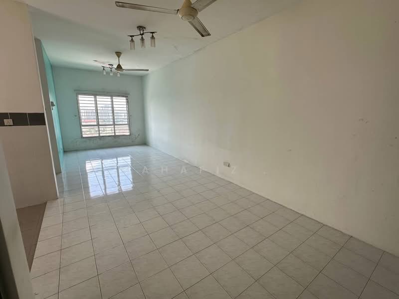 Pangsapuri untuk Dijual di Villa Tropika - Mahafiz . - Living Room - PropertyGuru.com.my