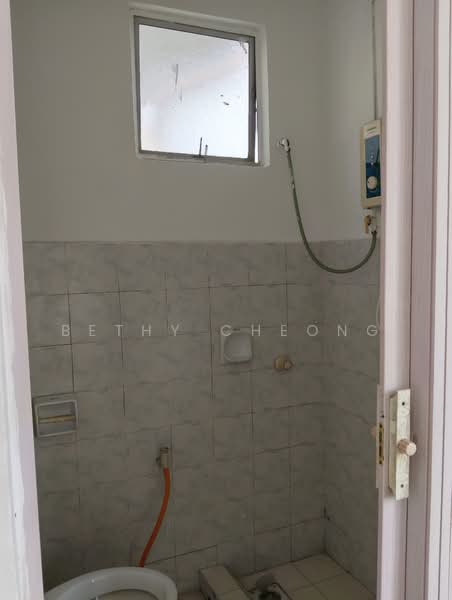 Pangsapuri untuk Disewa di Pangsapuri Lagoon Perdana - Bethy Cheong - Bathroom - PropertyGuru.com.my