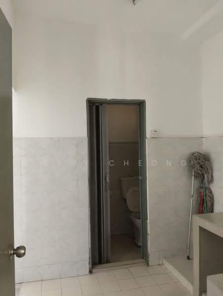 Pangsapuri untuk Disewa di Pangsapuri Lagoon Perdana - Bethy Cheong - Bathroom - PropertyGuru.com.my