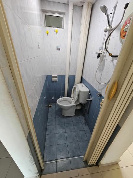 Apartment for Rent at University Place (Plaza Ivory) - Ryan Sim - Bathroom - PropertyGuru.com.my