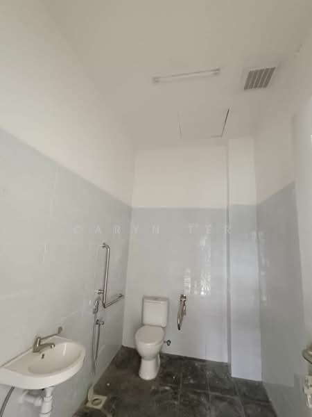 Semi-D Factory for Rent in Masai (Johor) - Caryn Ter - Bathroom - PropertyGuru.com.my