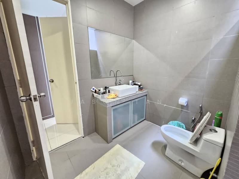 2-storey Terraced House for Sale in Taman Lestari Putra (Seri Kembangan) - Jason Tan - Bathroom - PropertyGuru.com.my