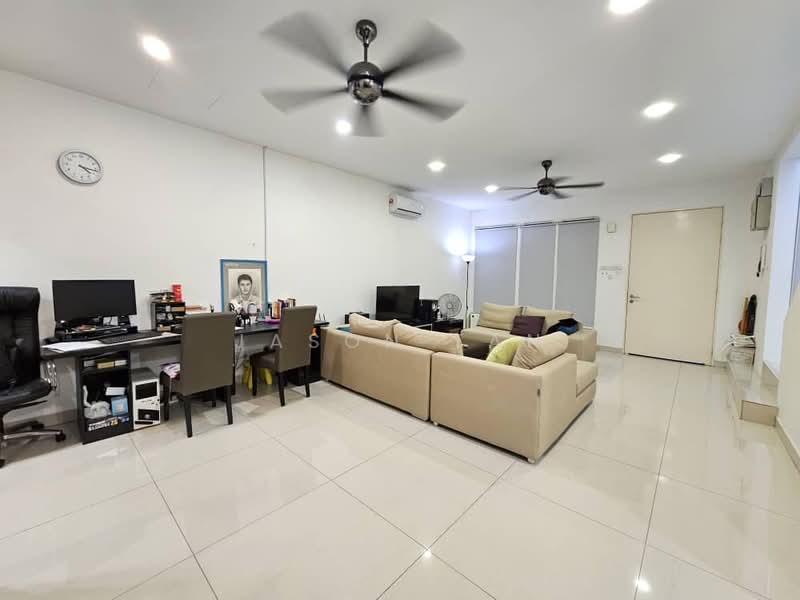 2-storey Terraced House for Sale in Taman Lestari Putra (Seri Kembangan) - Jason Tan - Living Room - PropertyGuru.com.my