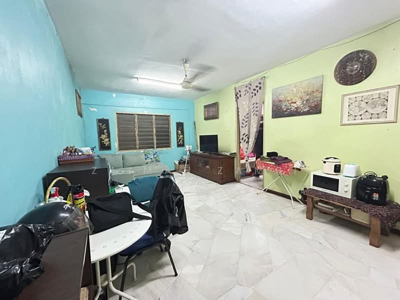 Flat for Sale at Flat PKNS Section 7 - Zaimah Zamri - Living Room - PropertyGuru.com.my