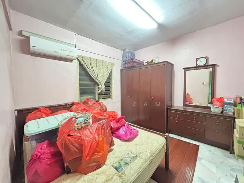 Flat for Sale at Flat PKNS Section 7 - Zaimah Zamri - Bedroom - PropertyGuru.com.my