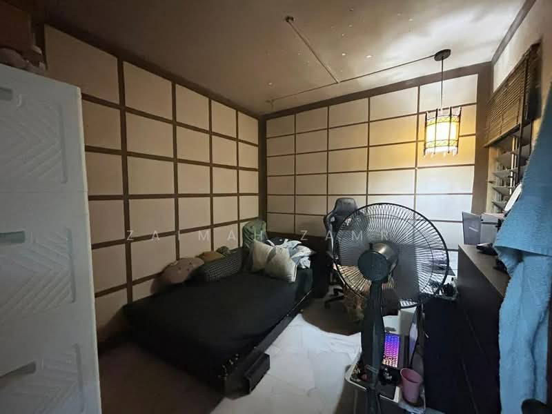 Flat for Sale at Flat PKNS Section 7 - Zaimah Zamri - Bedroom - PropertyGuru.com.my
