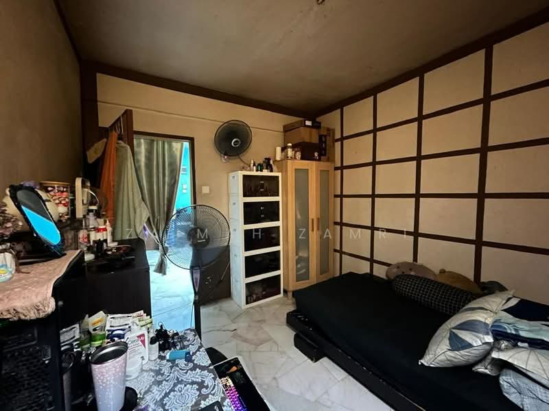 Flat for Sale at Flat PKNS Section 7 - Zaimah Zamri - Bedroom - PropertyGuru.com.my