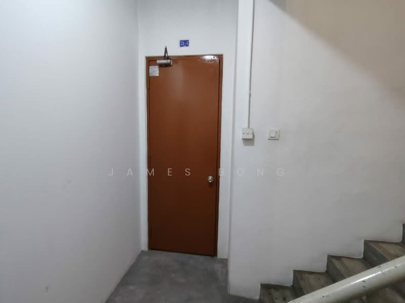 Office for Rent in Taman Molek (Johor Bahru) - James Bong - Corridor - PropertyGuru.com.my
