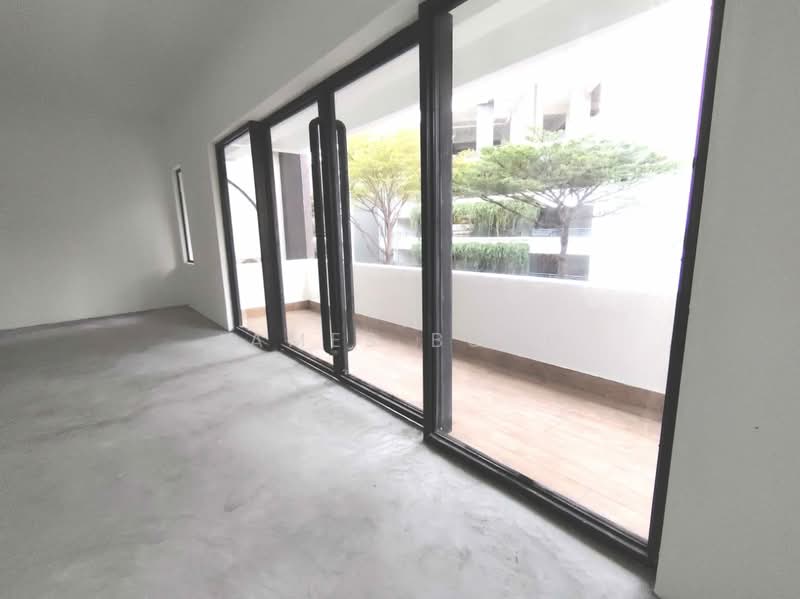 Office for Rent in Taman Molek (Johor Bahru) - James Bong - Balcony - PropertyGuru.com.my