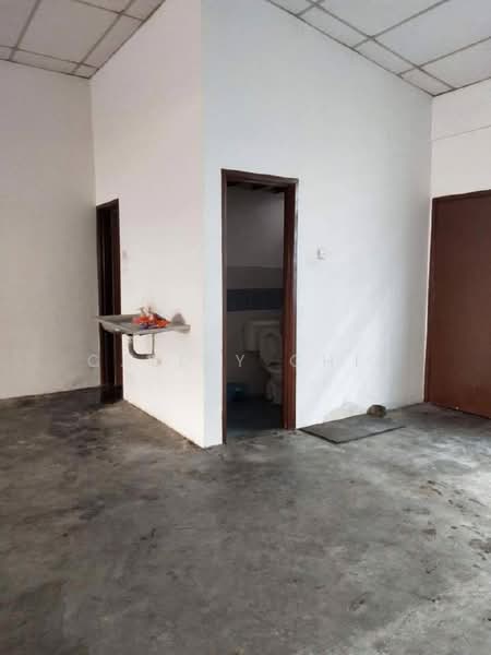 Shop / Office for Sale in Taman Bestari Indah (Ulu Tiram) - Calley Chin - Interior - PropertyGuru.com.my