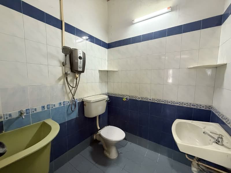 Rumah Teres 2 Tingkat untuk Dijual di Sungai Nibong (Bayan Lepas) - Qyan Goh - Bathroom - PropertyGuru.com.my