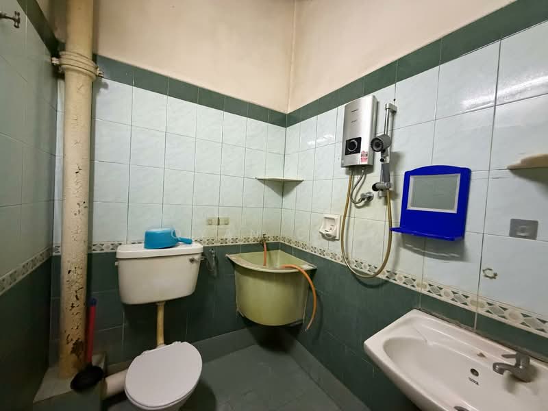 Rumah Teres 2 Tingkat untuk Dijual di Sungai Nibong (Bayan Lepas) - Qyan Goh - Bathroom - PropertyGuru.com.my
