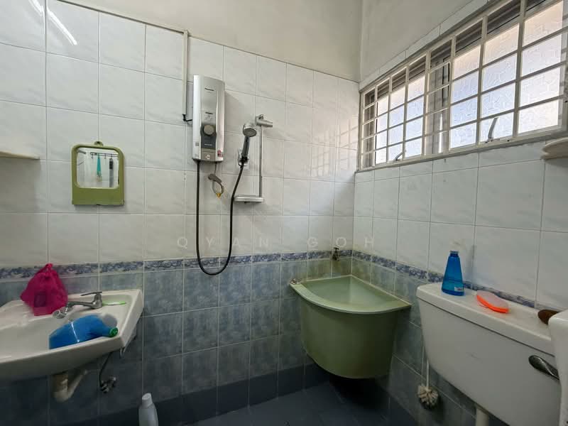 Rumah Teres 2 Tingkat untuk Dijual di Sungai Nibong (Bayan Lepas) - Qyan Goh - Bathroom - PropertyGuru.com.my