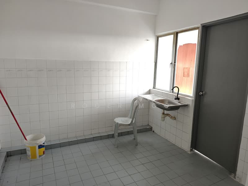 Pangsapuri untuk Disewa di Block 42 Taman Teratai Mewah - Roger Moo - Kitchen - PropertyGuru.com.my