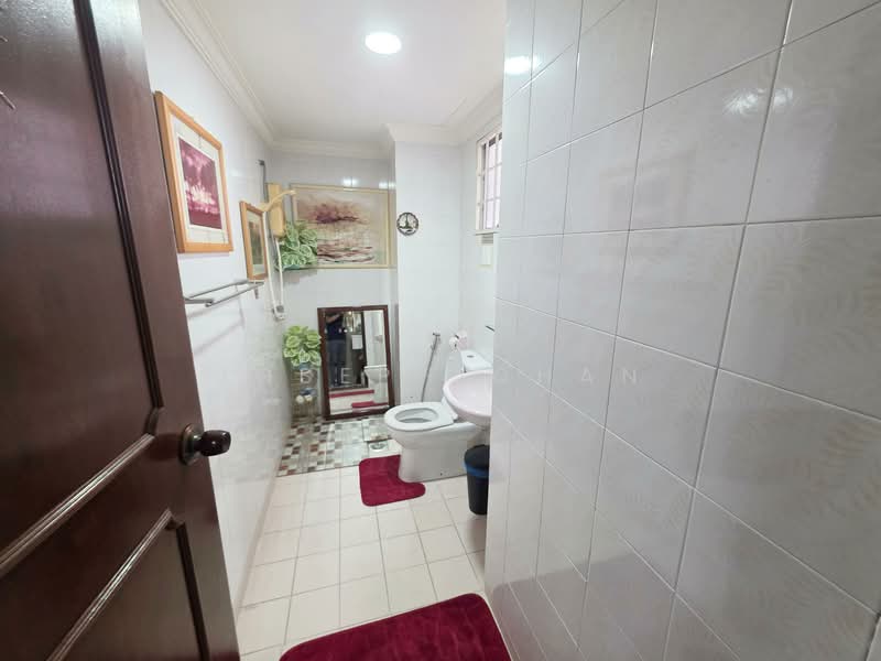 Kondominium untuk Dijual di Kemuncak Shah Alam - Joseph Chan - Bathroom - PropertyGuru.com.my
