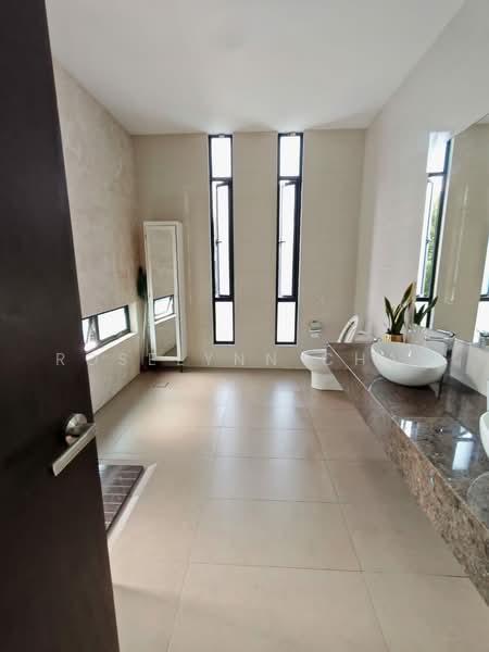 Bungalow House for Sale in Senibong Cove (Masai) - Roselynn Chai - Bathroom - PropertyGuru.com.my