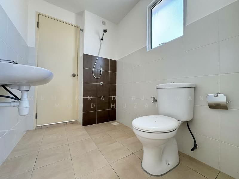 Rumah Teres 2 Tingkat untuk Dijual di Iringan Bayu (Seremban) - Muhammad Ridhwan Mohd Huzairi - Bathroom - PropertyGuru.com.my
