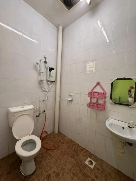 1-storey Terraced House for Sale in Tebrau (Johor) - Albert Liew - Bathroom - PropertyGuru.com.my