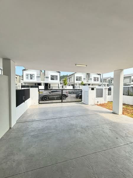 Semi-Detached House for Sale in Kota Emerald (Rawang) - Evelyn Khoo - Car Porch - PropertyGuru.com.my