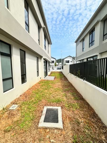 Semi-Detached House for Sale in Kota Emerald (Rawang) - Evelyn Khoo - Side Land - PropertyGuru.com.my