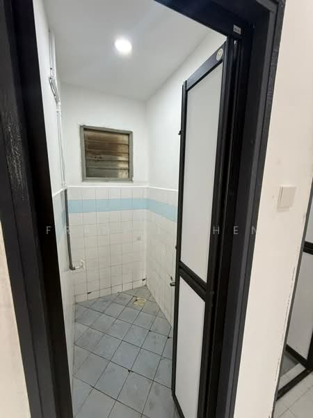 Rumah Flat untuk Dijual di Bandar Baru Permas Jaya - Frankie Chen - Bathroom - PropertyGuru.com.my