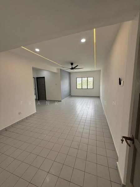 Rumah Flat untuk Dijual di Bandar Baru Permas Jaya - Frankie Chen - Living Room - PropertyGuru.com.my