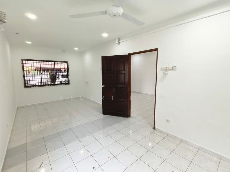 1-storey Terraced House for Sale in Pulai (Johor) - Albert Liew - Living Room - PropertyGuru.com.my